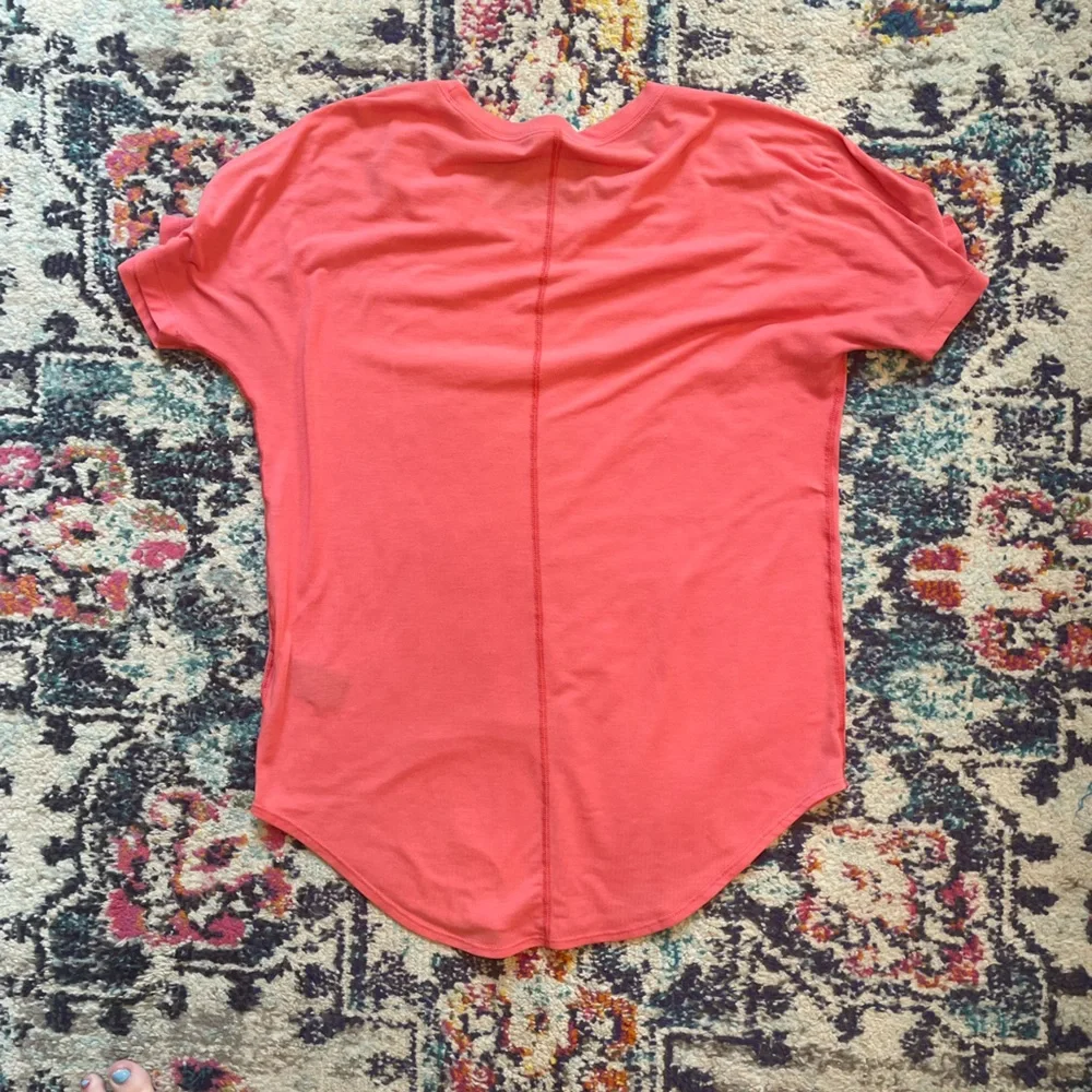 The North Face basic hiking t-shirt in peachy-pink. Size M. - Picture 5 of 5